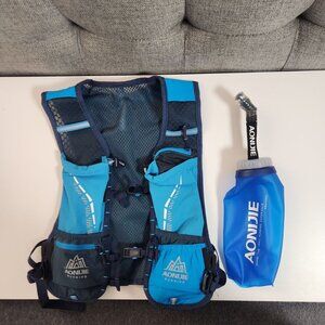Brand New - Lightweight AONIJIE Hydration Vest with Bottle